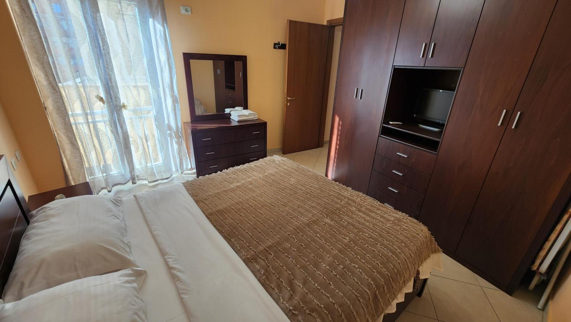 Kalpazo Home Skanderbeg Square Tiranë Bilik gambar